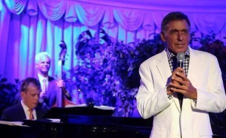 Steve Leeds as Tony Bennett Christmas Show